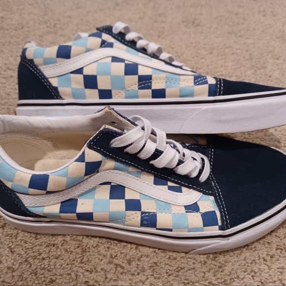 VANS Classic Checkered Shoes - Size 8.5 Women's & 7 Mens. - Picture 2 of 9